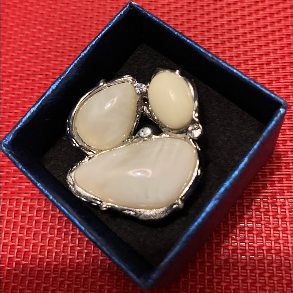 Silver Tone Ring With White Agate And Rhinestones